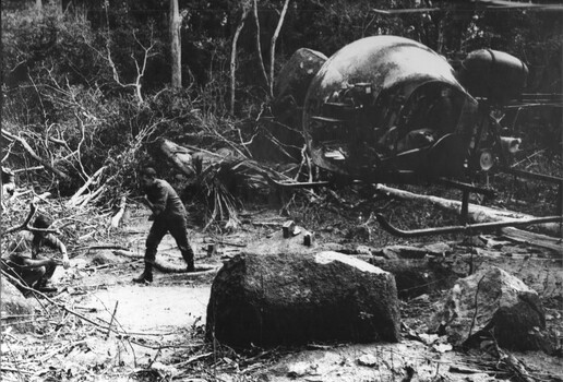 Lt Col Butler of 6 RAR/NZ (ANZAC)on the Nui May Tao Mountain during Operation Marsden, dashes from a 161 (Independent) Recce Flight helicopter. 