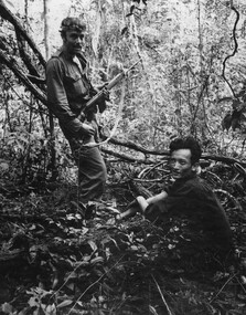 A digger guarding a Vietcong prisoner captured at the NVA Vietcong K76A hospital.