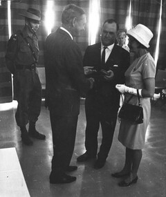 A photograph in Townsville, 18/08/1968. The P.M.John Gorton presents an emblem of the U.S.Presidential Unit Citation to the next of kin of the Diggers.