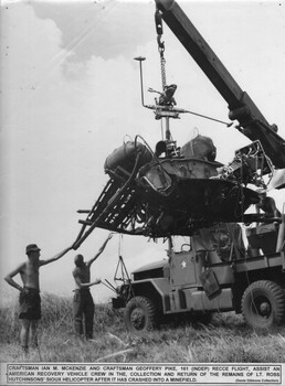 A photograph of Craftsman Ian M. McKenzie and Craftsman Geoffrey Pike, 161 (Indep) Recce Flt asist an American recovery vehicle crew. 