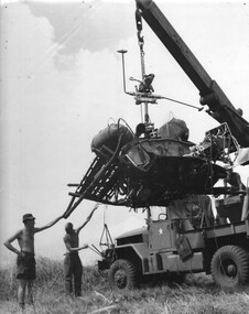 A photograph of Craftsman Ian M. McKenzie and Craftsman Geoffrey Pike, 161 (Indep) Recce Flt asist an American recovery vehicle crew. 
