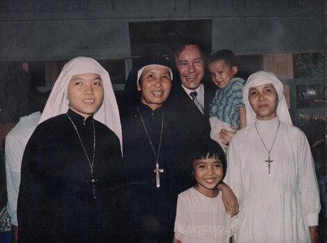 A photograph of Johnny O'Keefe took time out from his concert program to vist the orphans and their caring nuns at the An Phong Orphanage.