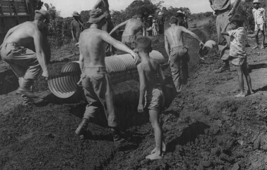An Engineering Officer supervising diggers from 17 Construction Squadron based at the 1st Australian Task Force Base, Nui Dat.