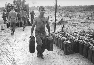 A photograph of Diggers of 4 RAR/NZ (ANZAC) unloading water at Fire Support Base 'Peggy'. 