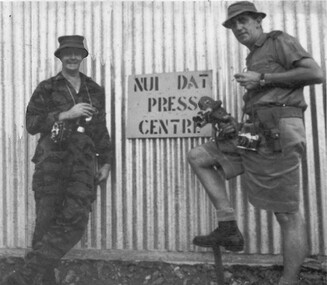 A black and white photograph of Denis Gibbons with Maj Barry Gillman, the 1 ATF Public Relations Officer. 