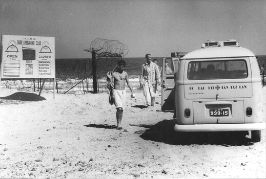 A photograph of Diggers returning to the Red Cross Combi Van for the drive back to the 1st Australian Field Hospital, Vung Tau. 