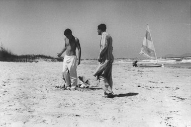 A photo of Diggers from the 1st Australian Field Hospital, Vung Tau. Thanks to the Red Cross they had regular visits to the beach. 