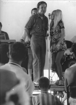 A photograph at the 1st Australain Field Hospital, Vung Tau, Johhny O'Keefe and a backup singers present an afternoon music for wounded and sick Diggers.