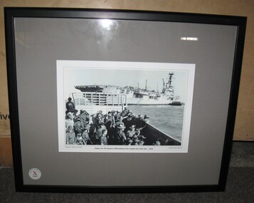 Photograph, Troops in an LCM enroute to HMAS Sydney for the sweetest ride of their lives - home!