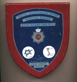 5 Coy RAASC (Div Tpt) presented to Dave Liggett