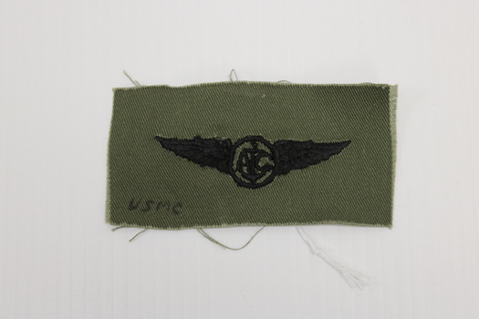 10.5cm x 5.5 cm khaki patch with embrodered wings in black cotton. 