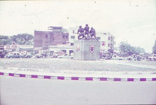 Monument of soldiers in centre of roundabout.