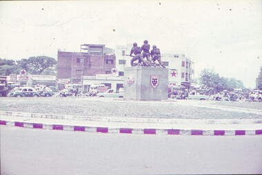 Monument of soldiers in centre of roundabout.