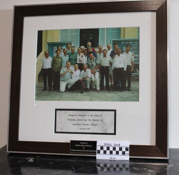 Framed photo of 21 delegates.