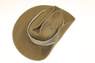 Standard army issue slouch hat.