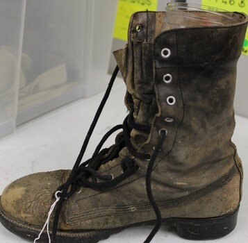 Size 6 army issue right foot leather boot. 