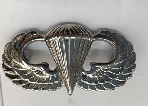 Paratroop metal badge