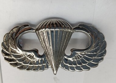 Paratroop metal badge