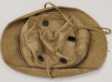 A USA V.S. army issue hat, refered to as "boonie hat".