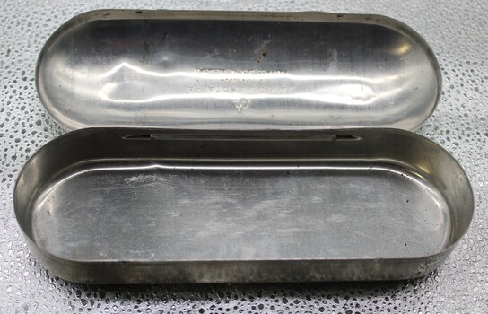 Small metal avaitors goggles open case.