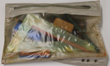 Small pencil case with standard pencil case object.