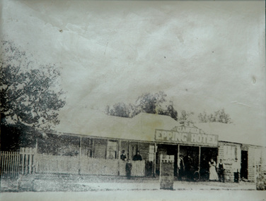 Photograph - Photographs - Buildings, Glanfields Hotel Epping