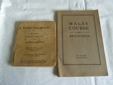 Pocket Vocab. of Malay, Pidgin English and Japanese Phrases and Malay Course for Beginners. M.D. Frecker, Early 1939