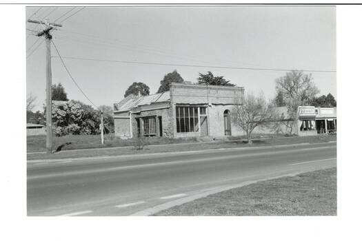 Former Whyke's Grocer building, Warrenheip St, Buninyong