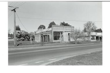Former Whyke's Grocer building, Warrenheip St, Buninyong