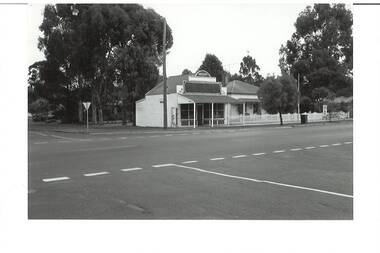 Former Middleton's Hardware Shop Warrenheip Street Buninyong taken from South Eastern corner of intersection