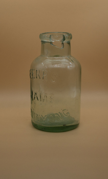 Kerr's glass jam jar, showing detail of chip in rim