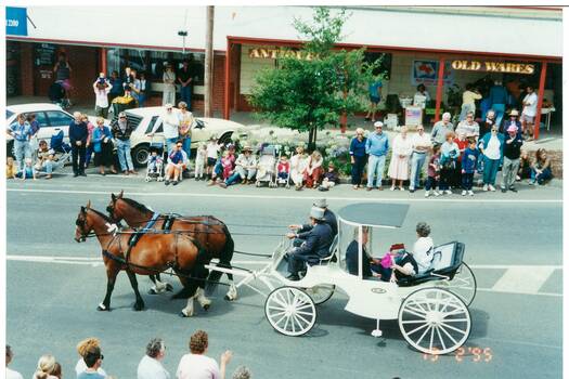 View of the Gold King procession featuring Sovereign Hill's vehicle carrying "Simon de Soza" and Topsy Nevitt (Festival President)