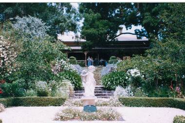 Front view of Narmbool house taken on a visit by Buninyong Art Gallery in November 1997.