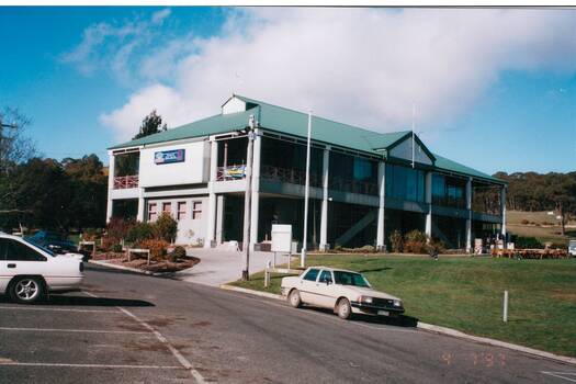 Colour photograph of the clubrooms at Buninyong Golf Club.