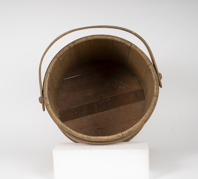 Wooden pail with handle, interior