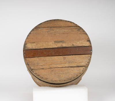 Wooden pail, base