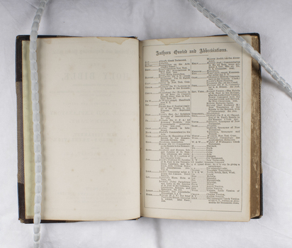 Pocket Bible with critical commentary, authors and abbreviations page