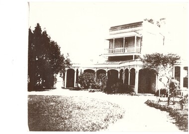Early photograph of the Fisken house known as "Lal Lal". The home of the Fisken Family since the 1840's when Mr Archibald Fisken settled there.