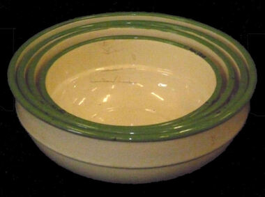 Nest of four enamel bowls (vier bijpassende emaille schaaltjes)