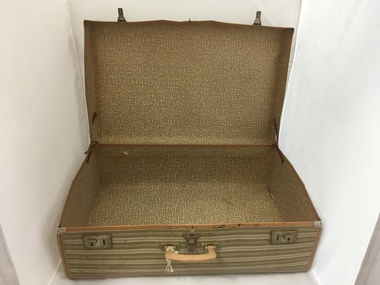Functional object - Suitcase (Koffer), Cheney (on lock); Cheney England on central lock