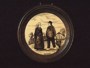 Round framed souvenir tile
