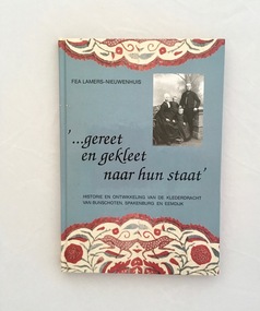 Book, Fea Lamers-Nieuwenhuis (Publishers), '...gereet en gekleet naar hun staat'  (Dressed according to their standing), 1991