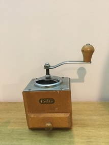 Coffee grinder  (koffiemolen), Circa 1950
