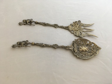 Silver Serving Spoon and Fork (Zilver Servies)