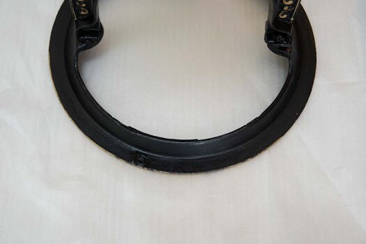 A raised inscription on the lower side of the top ring that reads "15".