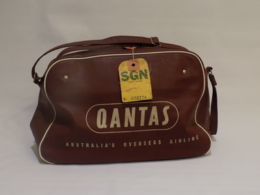 Container - Qantas bag