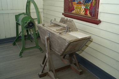 Wooden Rocking Washing Machine, 01/01/1900
