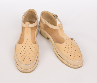 Clothing, Chene - Pouplard, France, Shoes - pair