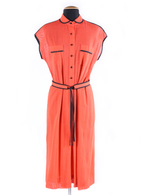 Ein Fink Modell, Dress with belt