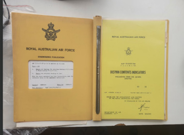 Manual (Item) - Royal Australian Air Force AAP 7513.017-3M (-1, -2, -3, -4A, -6, -100) Desynn Contents Indicators Including Code No.2214FG (Smiths), AAP 7513.017-3M Desynn Contents Indicators Including code No.2214FG (Smiths)